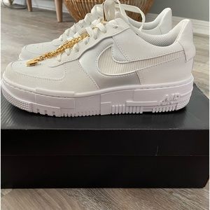 Nike AF1 pixel (White with Gold swoosh)